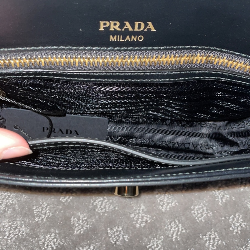Prada Pattina - Picture 2 of 4